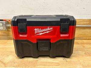 lot 10 image: MILWAUKEE M18 18-Volt 2 Gal. Lithium-Ion Cordless WetDry Vacuum (Vacuum-Only)