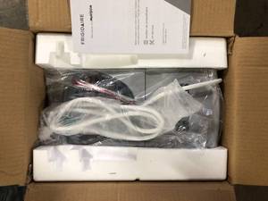 Frigidaire 26 lbs. Freestanding Ice Maker in Silver customer return see pictures