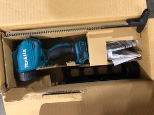 Makita 18V LXT Lithium-Ion 10 oz. Cordless Caulk and Adhesive Gun (Tool-Only) customer return see pictures