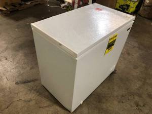 Magic Chef 7.0 cu. ft. Chest Freezer in White customer return see pictures