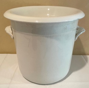 lot 44 image: Vintage Chamber Pot