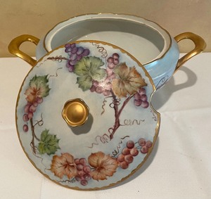 lot 56 image: Vintage Polish Made Tureen