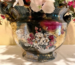 lot 76 image: Vintage Bright and Beautiful English Jardiniere