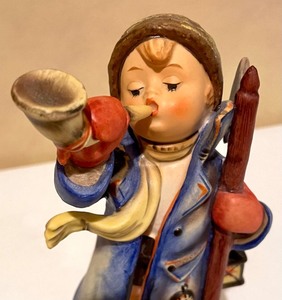 lot 77 image: Hummel Hear Ye, Hear Ye Figurine