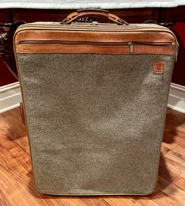 lot 93 image: Trio of Vintage Hartman Travel Bags