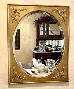 lot 25 image: Antique Gilded Decorative Wall Mirror