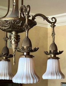 lot 3 image: Gorgeous Dining Room Chandelier with Four Quezal Glass Shades