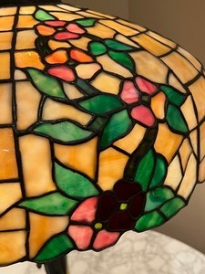 lot 7 image: Antique Chicago Mosaic Table Lamp