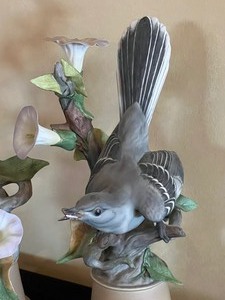 lot 31 image: Boehm Pair of Hummingbird Porcelain Figurines