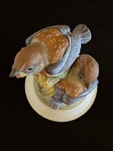lot 20 image: Boehm Fledgling Western Bluebirds Porcelain Figurine
