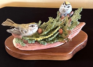 lot 15 image: Boehm Golden Crowned Kinglet Porcelain Figurine