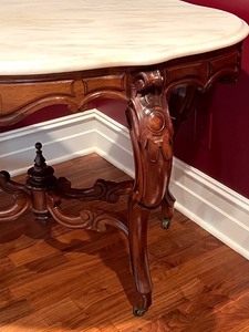 lot 4 image: Antique Rosewood Victorian Turtle Top Parlor Table