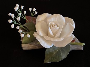 lot 16 image: Boehme Porcelain White Flower Bridal Rose with Babys Breath