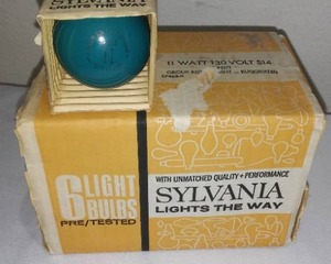 lot 571 image: Vintage Sylvania Light Bulbs.