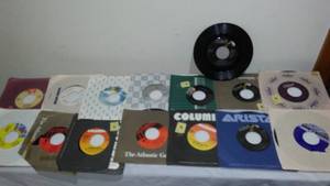 lot 589 image: Vinyl 7 inch, 45s. original most with sleeves. more.