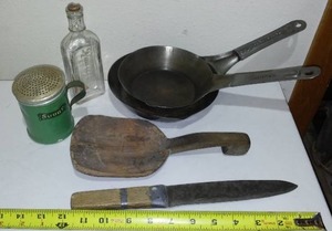 lot 631 image: Antique and Vintage Kitchen Items.