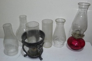 lot 646 image: Vintage Lamps and Globes.