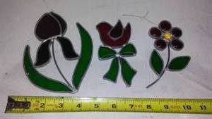 lot 657 image: Stained glass flowers & bird (3).