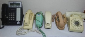 lot 673 image: Vintage Telephones (6)