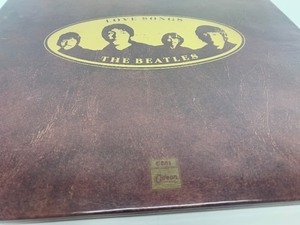 lot 96 image: The BEATLES Love Songs 2 Album Set w Booklet