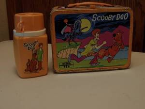 lot 25 image: vintage lunch box