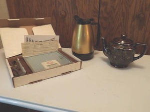 lot 27 image: kitchen utensils