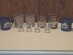 lot 29 image: collectable glassware