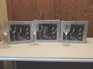 lot 32 image: stemmed glasses