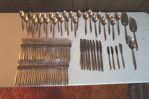lot 88 image: Oneida flatware