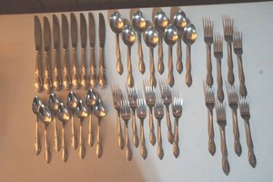 lot 91 image: Oneida flatware
