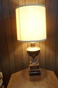 lot 98 image: table lamp