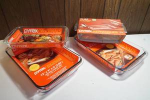 lot 118 image: Pyrex baking dishes