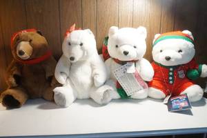 lot 126 image: Santa bears