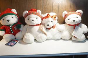 lot 127 image: Santa bears