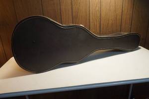 lot 132 image: guitar with case