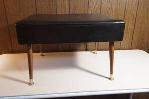 lot 143 image: ottoman
