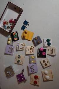 lot 159 image: costume jewelry
