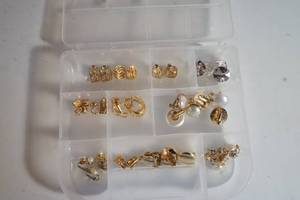 lot 164 image: costume jewelry