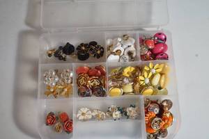 lot 165 image: costume jewelry