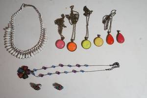 lot 166 image: costume jewelry