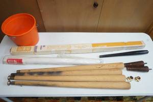 lot 194 image: table legs