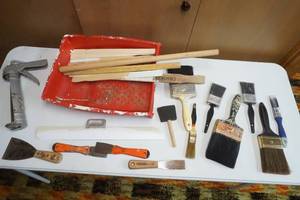 lot 196 image: painting supplies
