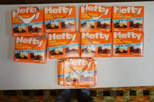 lot 210 image: Hefty trash bags