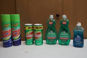 lot 216 image: cleaning supplies