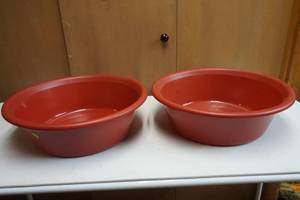 lot 218 image: plastic pans