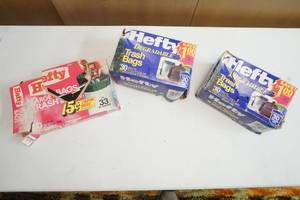 lot 221 image: trash bags
