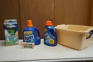 lot 227 image: cleaning supplies
