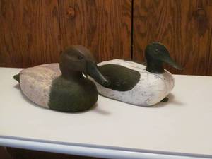 lot 281 image: wood carved ducks