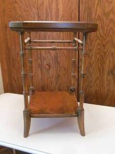 lot 9 image: side table