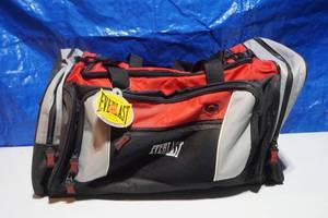 lot 257 image: New Everlast Duffle Bag